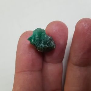 15.3ct green emerald crystal gemstone rough specimen